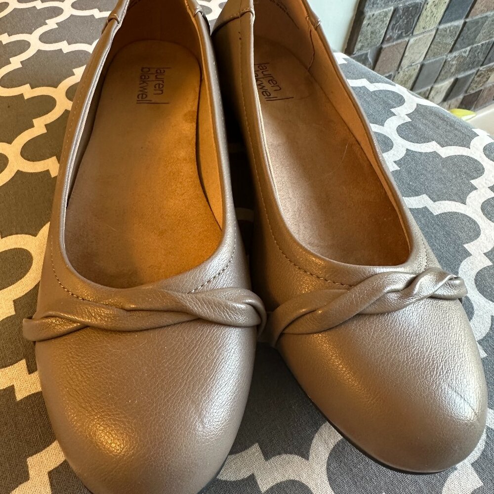 Lauren Blakwell tan flats size 8.5 barely worn